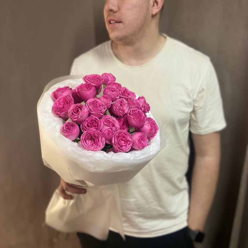 Букет из 7 кустовых пионовидных роз №2