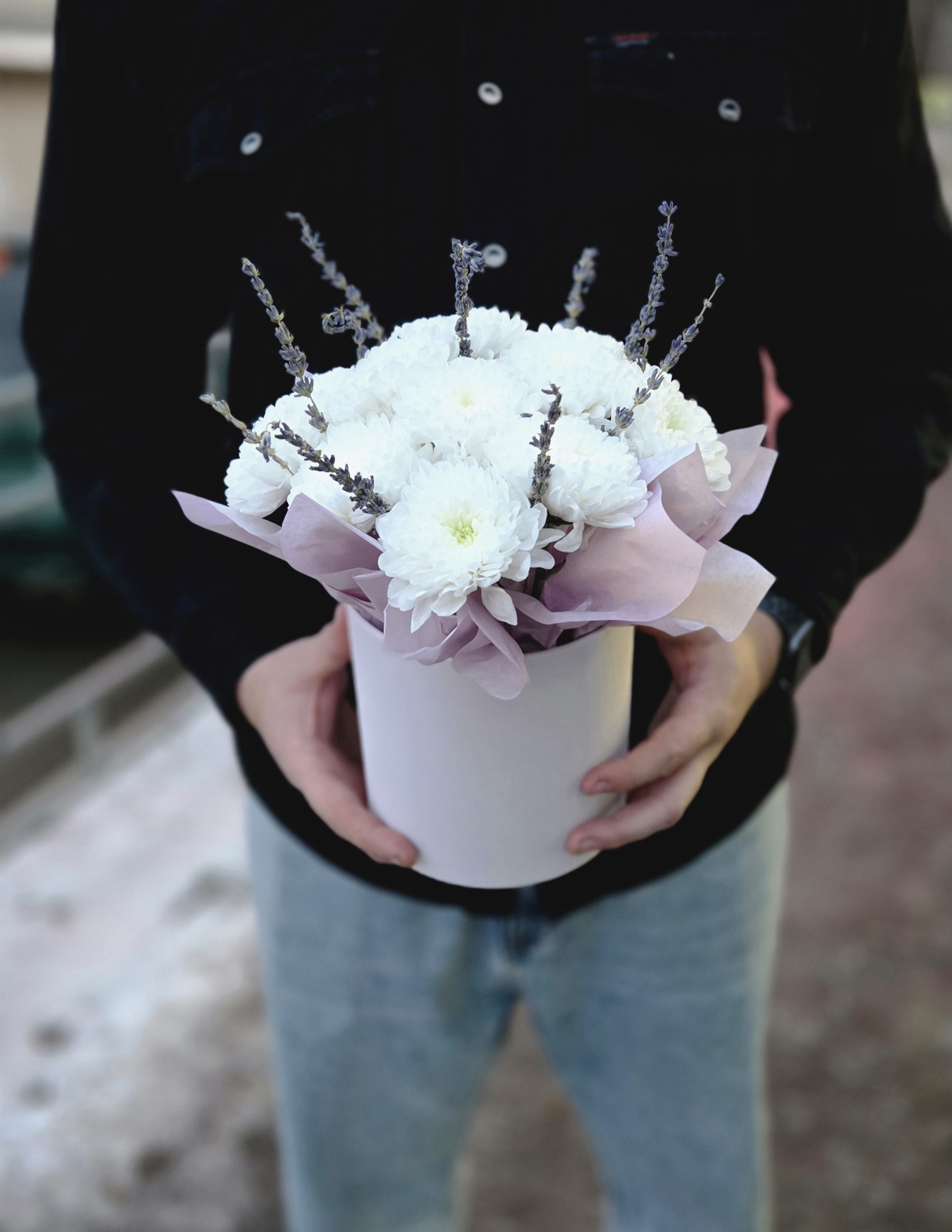 Композиция из кустовой хризантемы и лаванды №2