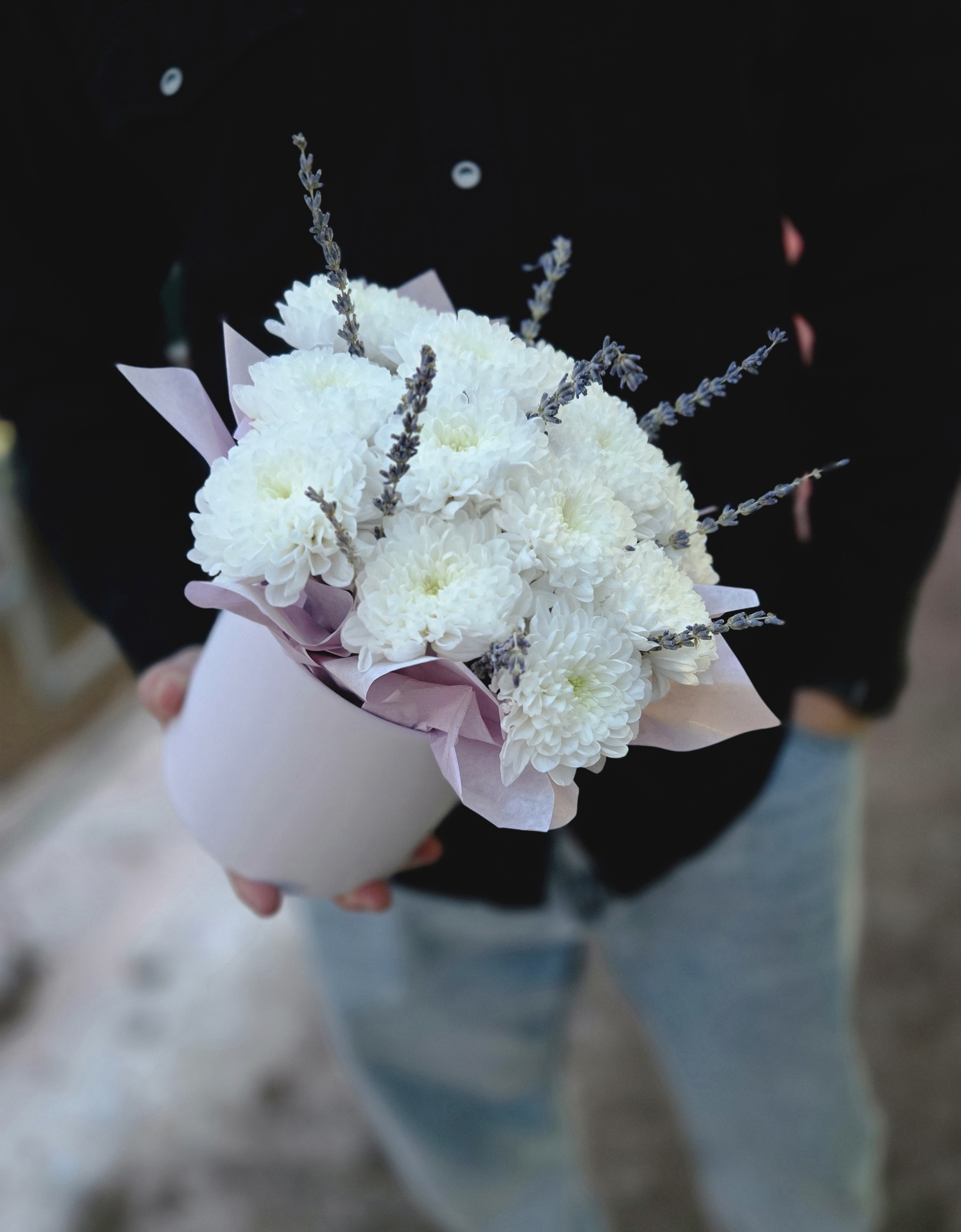 Композиция из кустовой хризантемы и лаванды №3