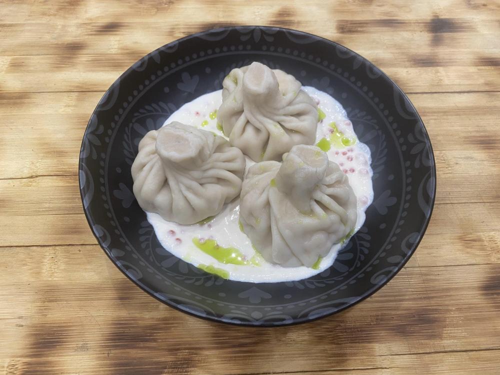 Хинкали с горбушей и икорным соусом, 415 гр.