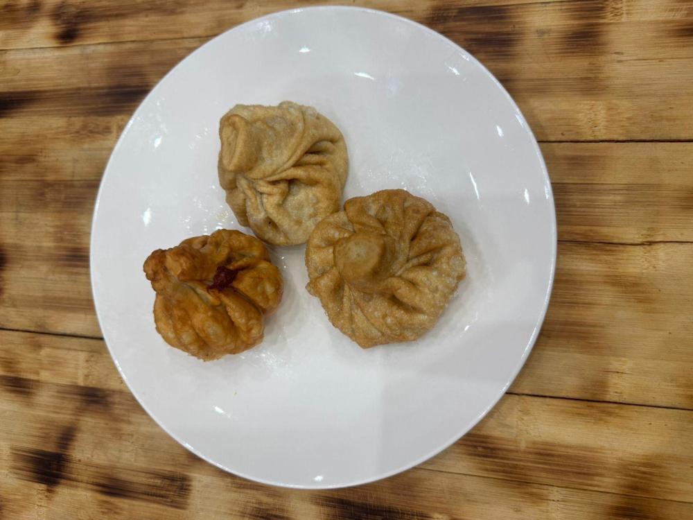 Хинкали с горбушей и икорным соусом, 415 гр.