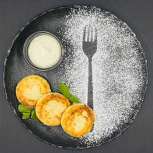 Сырники со сметаной и сгущенкой